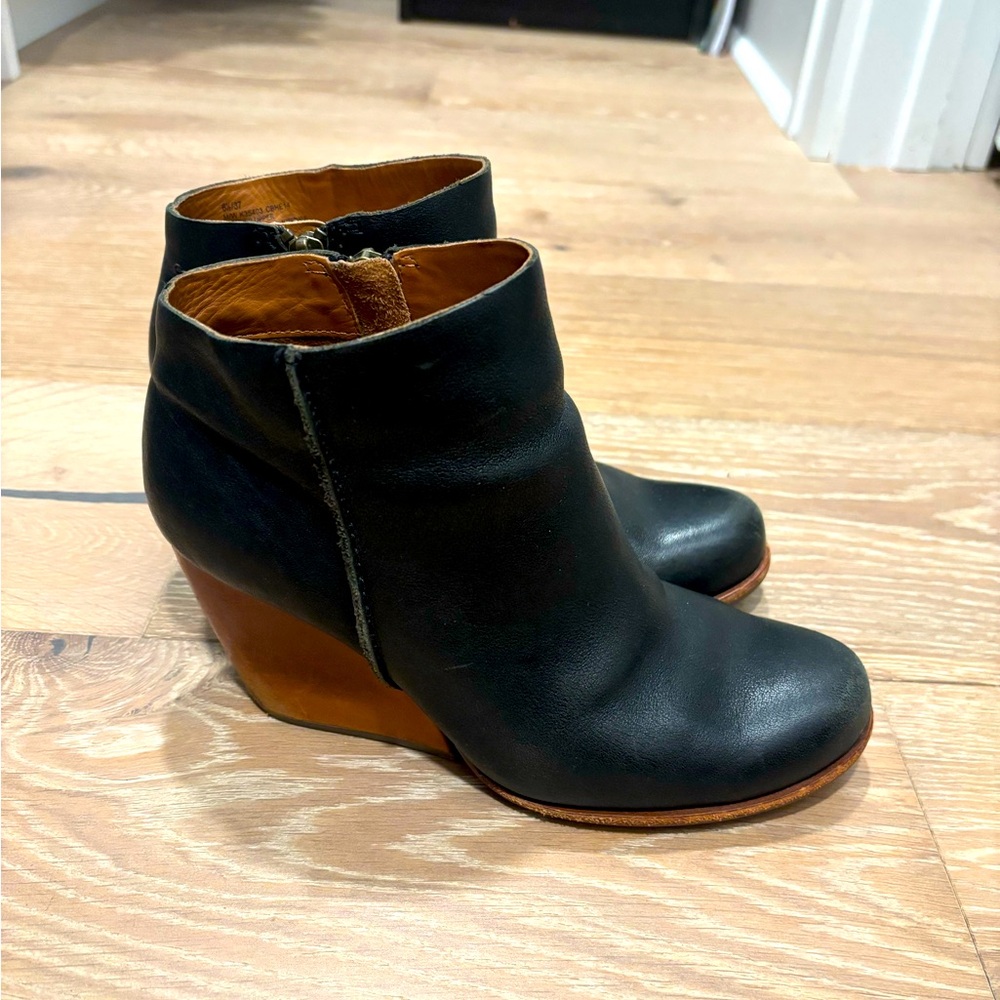 Kork-Ease Natalya Black/Brown Leather Comfort Wedge Ankle Bootie Women’s 6.5